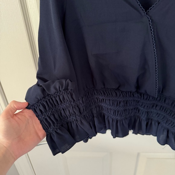 Cliche Navy Blouse with smocked detail on the bottom and sleeves - Size M - Picture 3 of 7